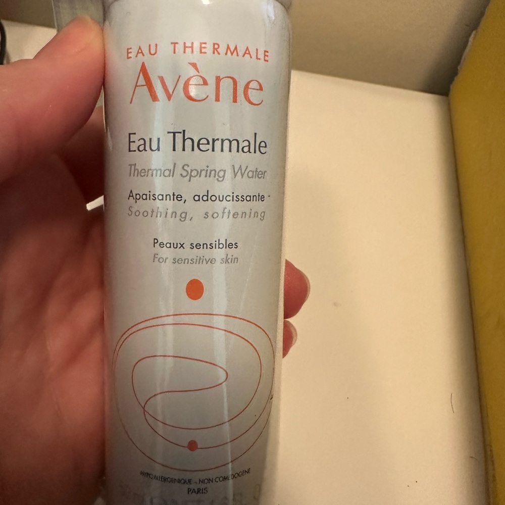 Brand new travel size Avene makeup remover and spring water spray - Picture 3 of 3
